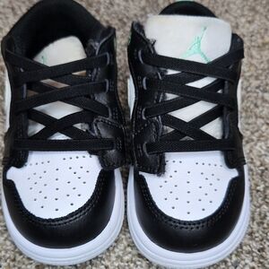 Jordan 1 Low Alt
Younger Kids' Shoes